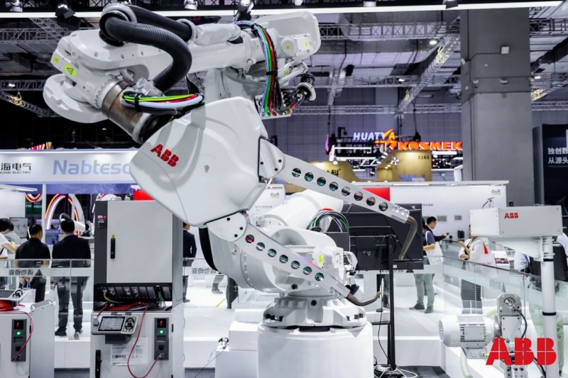 ABB亮相2025工博会，展示机器人未来新图景(图3)